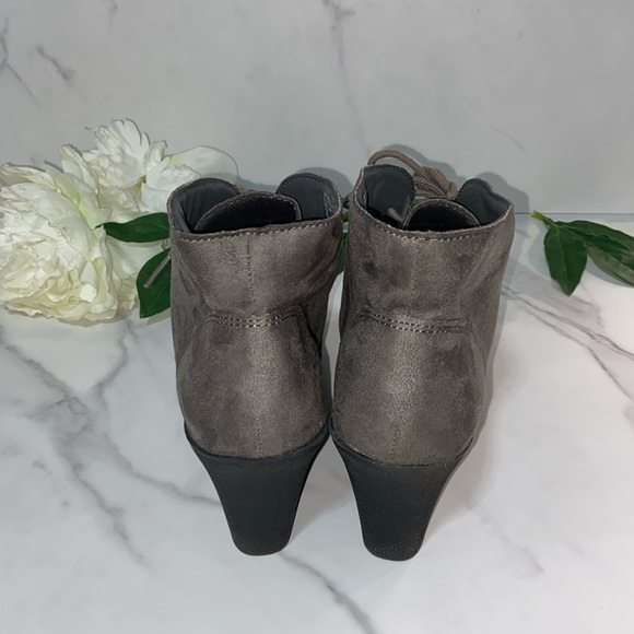 White Mountain Lace-up Oxford  Style Bootie Size 9M - Picture 7 of 17